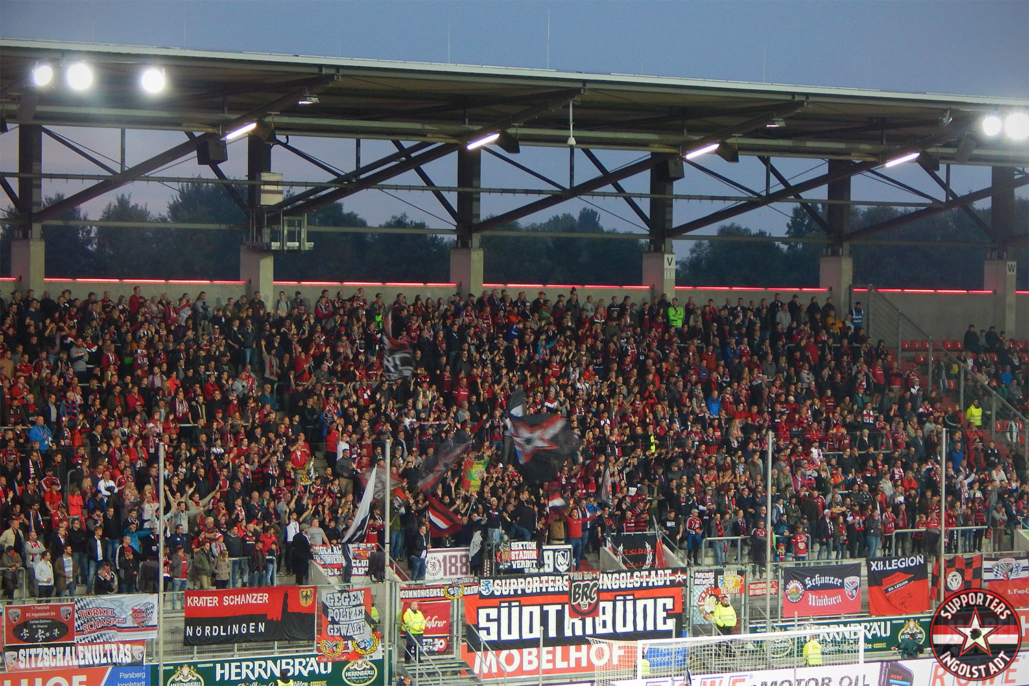 FC Ingolstadt - SV Darmstadt 29.09.2017 fci svd supporters ingolstadt südtribüne ultras fans fußball