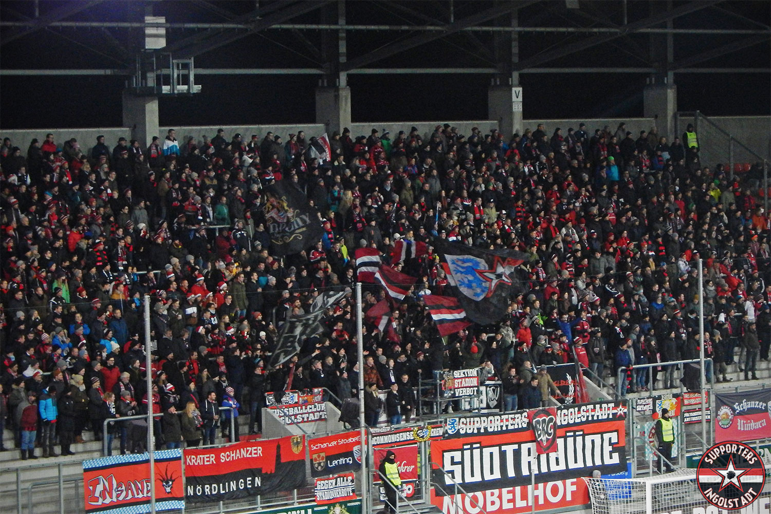 FC Ingolstadt - Eintracht Braunschweig 04.12.2017 fci btsv supporters ingolstadt südtribüne ultras fans fußball