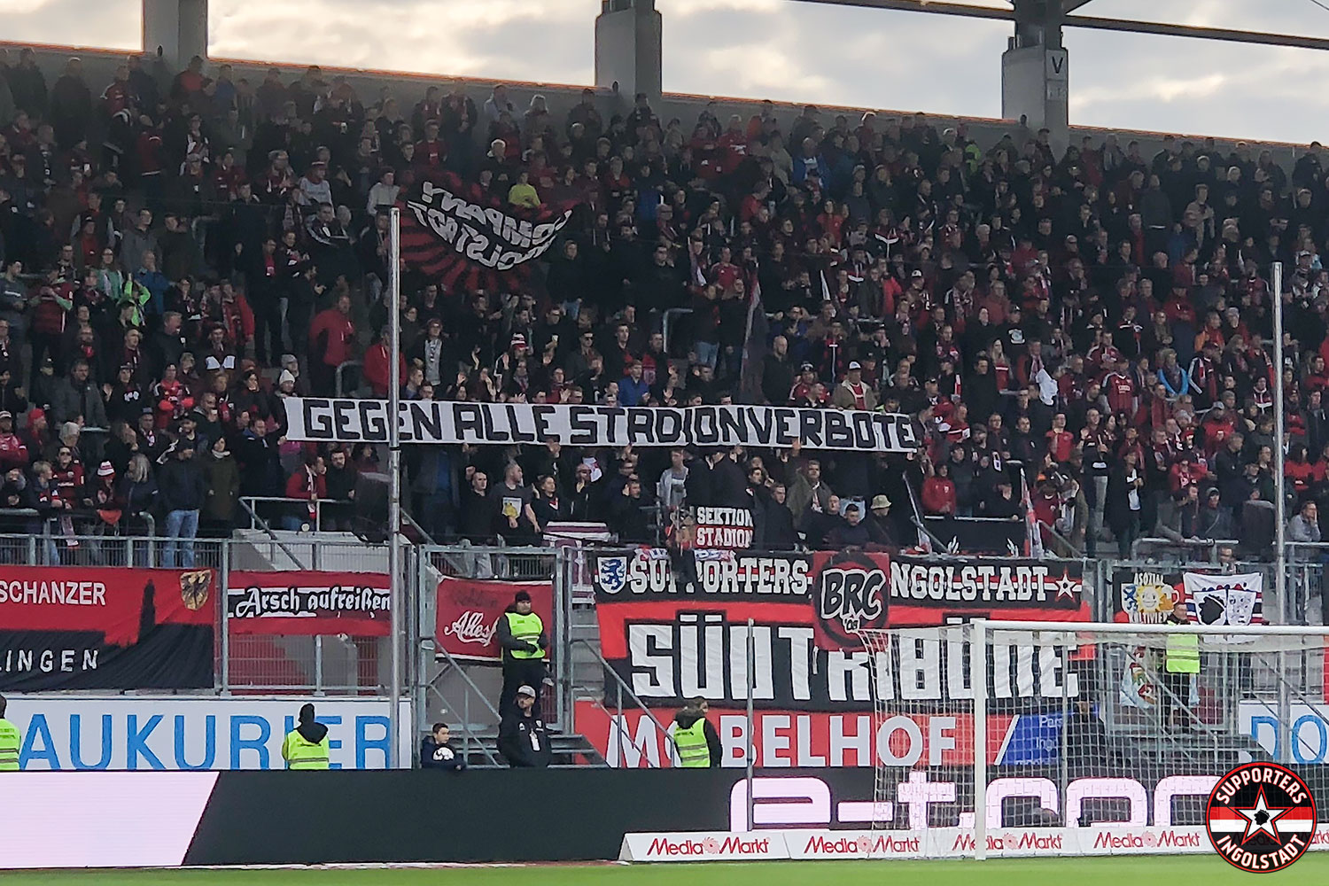 FC Ingolstadt - Arminia Bielefeld 11.11.2018 fci dsc supporters ingolstadt südtribüne ultras fans fußball